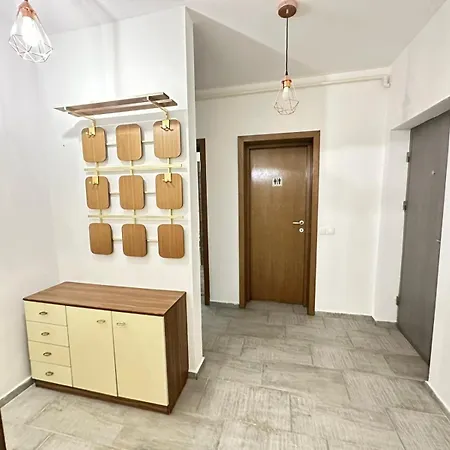 Coresi Mall Galaxy Apartment *